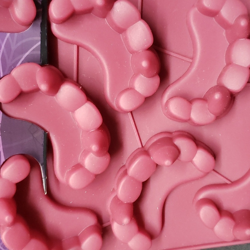 CWC Cook with Color "Vampire Teeth" Silicone Molds - Picture 3 of 4